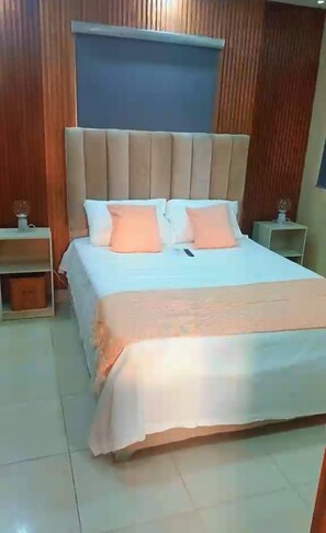 3 bedrooms, iron/ironing board, Internet, bed sheets - Elegant & Comfortable Apartment with Private Balcony (Santo Domingo Este)