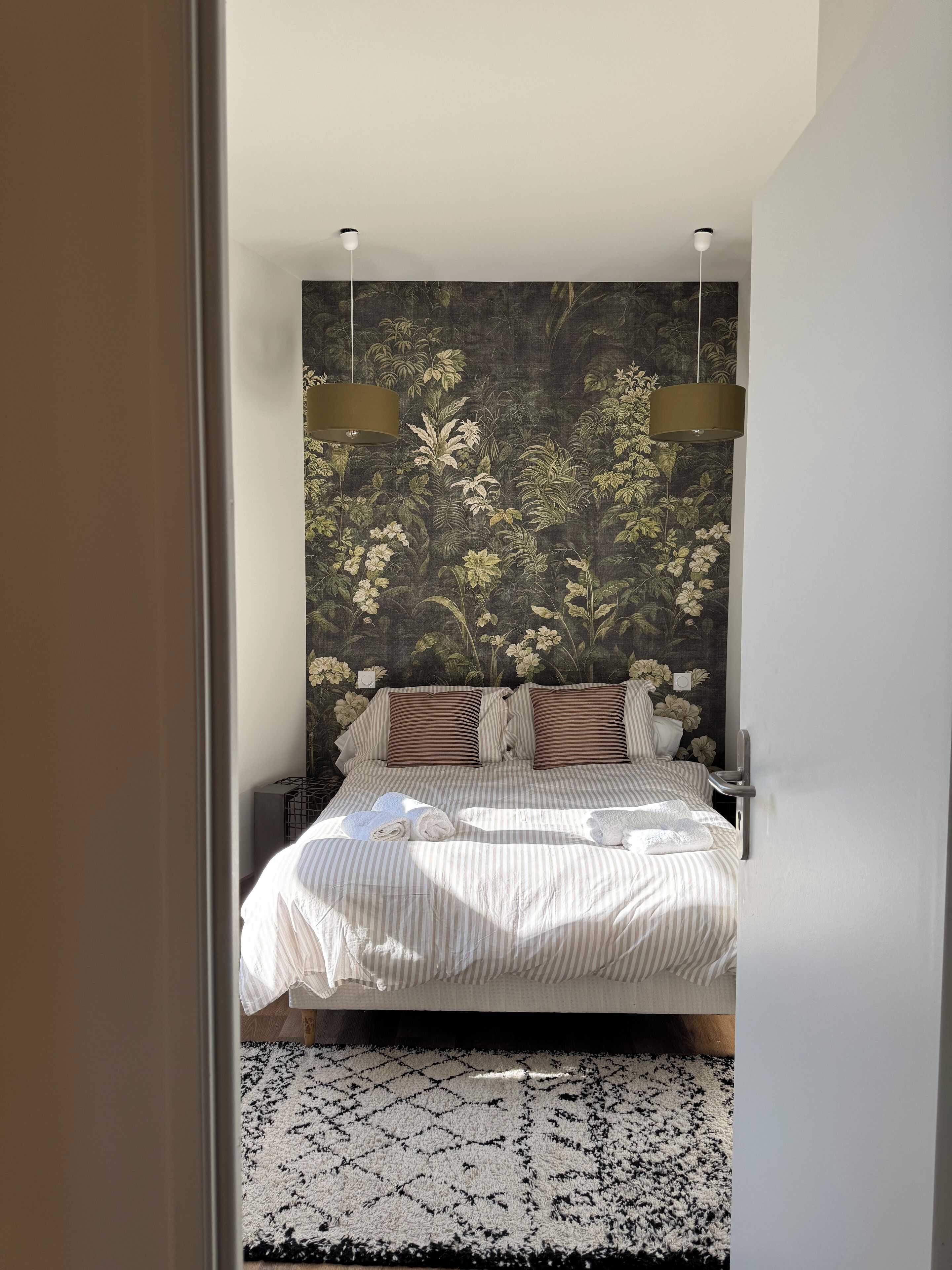 Fer et planche à repasser, Wi-Fi gratuit, draps fournis