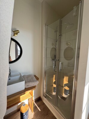 Hair dryer, towels, toilet paper - ROYAL VIEW (Eymet)