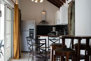 Private kitchen - VILLA CASA ELDUARDO in Sainte Luce. Close to a beautiful beach and shops. (Le Vauclin)