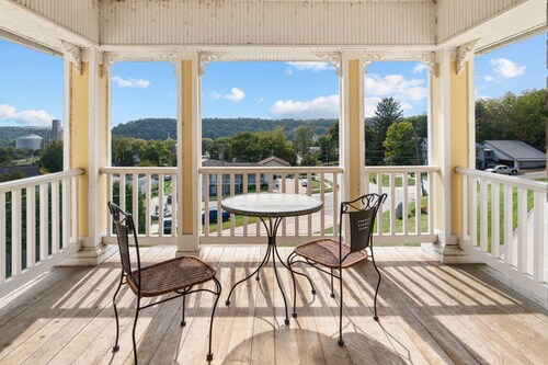 Elkader Jailhouse Inn
