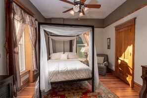 Iron/ironing board, WiFi - Elkader Jailhouse Inn (Elkader)