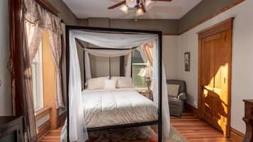 Planxa i posts de planxar, wifi i roba de llit