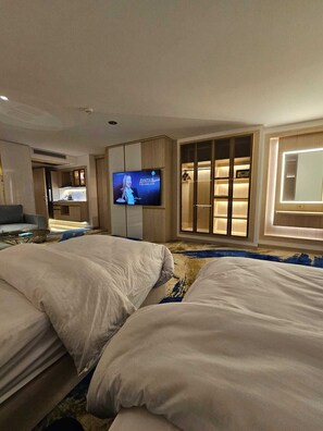 华丽双人房或双床房 | 客房内保险箱、免费 WiFi