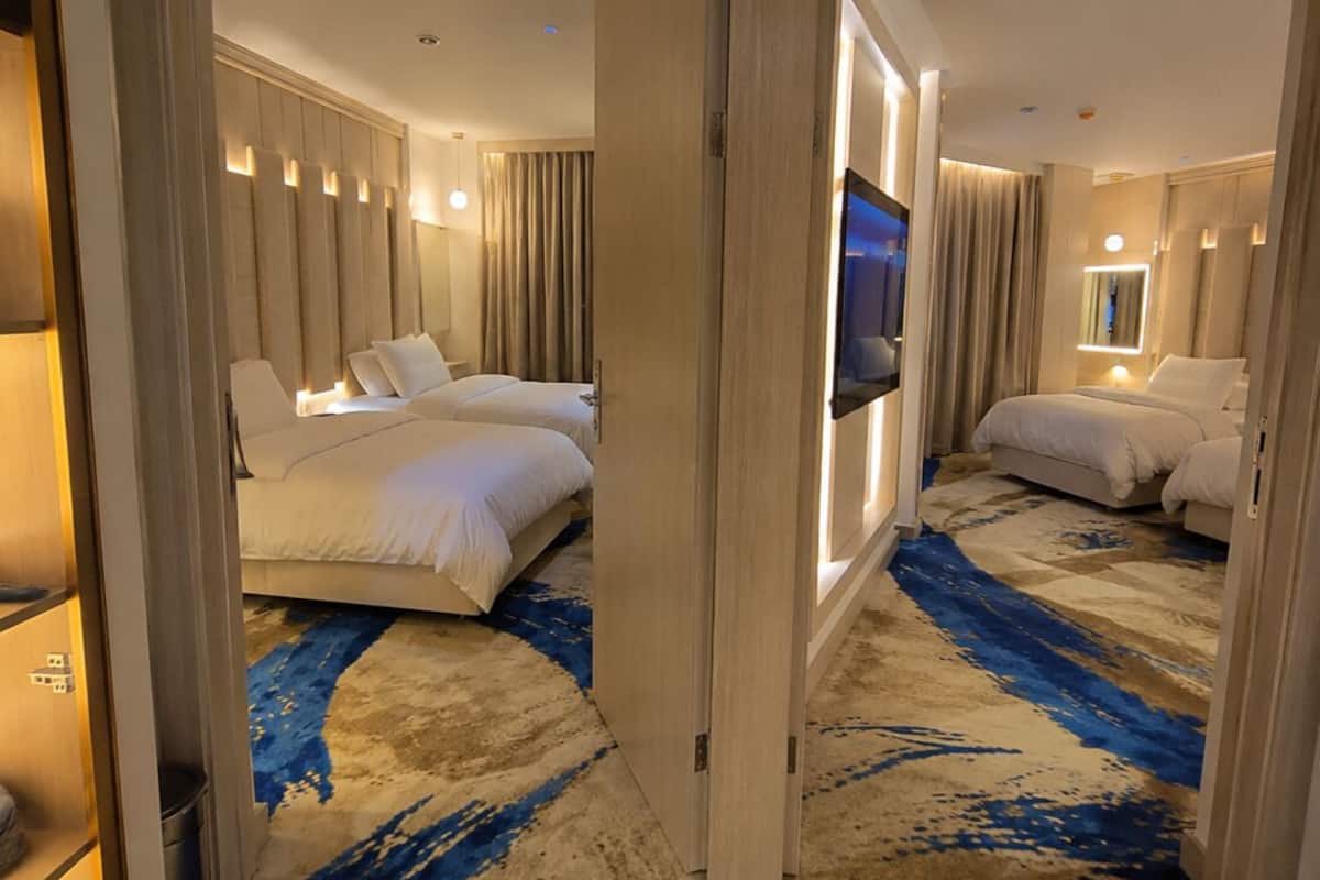  Family Suite with Balcony | Ropa de cama de alta calidad, edredones de plumas, minibar y caja fuerte