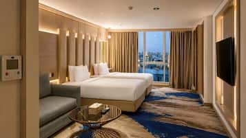 Ropa de cama de alta calidad, cubrecamas y minibar
