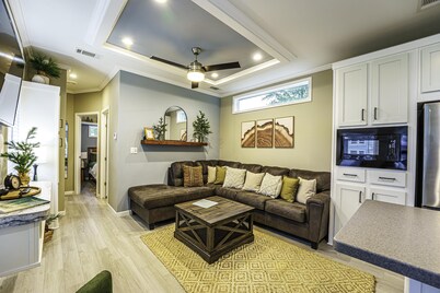 1 Bed/1 Bath - Pet Friendly, Sleeps 4 - 1 Bed/1 Bath - Sleeps up to 4, Pets Welcome with Registration