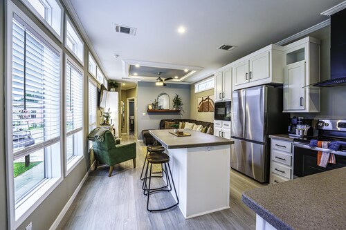 1 Bed/1 Bath - Pet Friendly, Sleeps 4 - 1 Bed/1 Bath - Sleeps up to 4, Pets Welcome with Registration