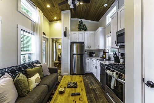 2 Bed/1 Bath - No Pets, Sleeps 4 - Sleeps 4 - NOT Pet Friendly