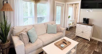 2 Bed/1 Bath w/ Loft - Pet Friendly, Sleeps 6 - Sleeps up to 6, Pet Friendly with Registration