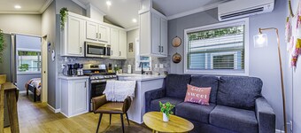 2 Bed/2 Bath - Pet Friendly, Sleeps 6 - Sleeps up to 6, Pet Friendly with Registration