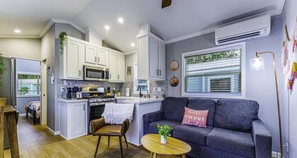 2 Bed/2 Bath - Pet Friendly, Sleeps 6 - Sleeps up to 6, Pet Friendly with Registration