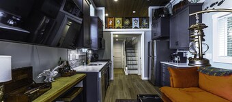 1 Bed/1 Bath Bunkhouse w/Loft + Outdoor Kitchen, Sleeps 6 - Sleeps up to 6, Pet Friendly with Registration