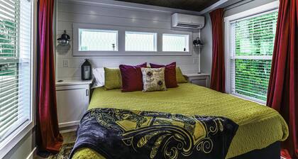 1 Bed/1 Bath Bunkhouse w/Loft + Outdoor Kitchen, Sleeps 6 - Sleeps up to 6, Pet Friendly with Registration