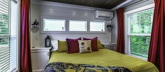 1 Bed/1 Bath Bunkhouse w/Loft + Outdoor Kitchen, Sleeps 6 - Sleeps up to 6, Pet Friendly with Registration