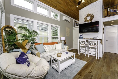 1 Bed/1 Bath w/ Loft - Pet Friendly, Sleeps 4 - Sleeps 4, Pets Welcome with Registration