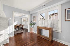 Interior - Surf 1 - Steps to the beach and boardwalk (Ocean City)