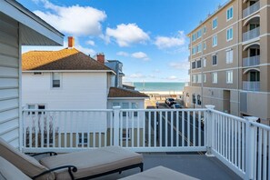 Property grounds - Surf 1 - Steps to the beach and boardwalk (Ocean City)