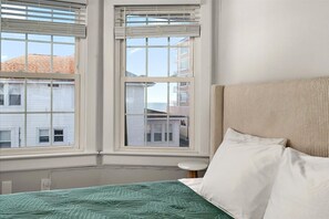 3 bedrooms, WiFi, bed sheets - Surf 1 - Steps to the beach and boardwalk (Ocean City)
