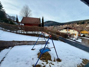 Children’s area - Chalet Altitude évasion in Xonrupt-Longemer - near Gérardmer | Terrace & BBQ (Xonrupt-Longemer)
