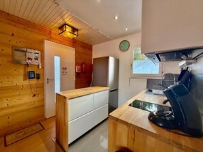 Fridge, microwave, oven, stovetop - Chalet Altitude évasion in Xonrupt-Longemer - near Gérardmer | Terrace & BBQ (Xonrupt-Longemer)