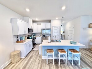 Fridge, microwave, oven, stovetop - Soundside Retreat - New home w/ Pool & Rec Room (Gulf Breeze)