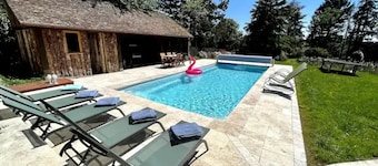 Superb family home with heated swimming pool and 1ha park