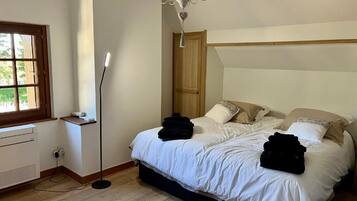 7 bedrooms, iron/ironing board, travel cot, free WiFi