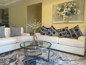 TV - The Blue Haven Serene Stay (Edinburg)