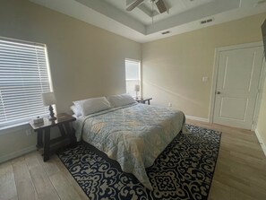 Iron/ironing board, WiFi, bed sheets - The Blue Haven Serene Stay (Edinburg)