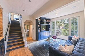 TV, fireplace, offices