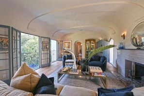 TV, fireplace, offices