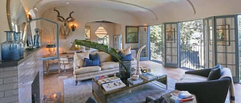 TV, fireplace, offices