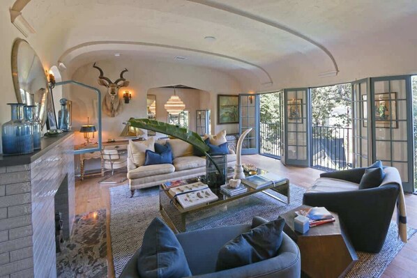 TV, fireplace, offices