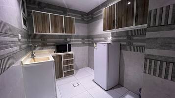 Apartment, 2 Bedrooms, Non Smoking | Private kitchen