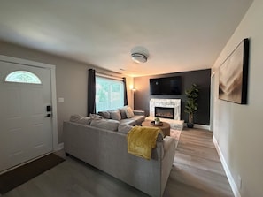 Smart TV, fireplace, table tennis, printers - Modern High Point Retreat - Private Gym, Game Room, Fire Pit, Fenced Yard (High Point)