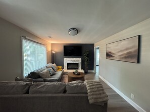 Smart TV, chimenea, tenis de mesa y impresora
