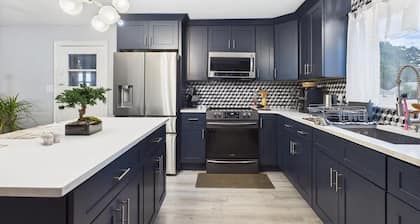 7 Min to HPU & Furniture Market – Game Room, Private Gym, Fenced Yard