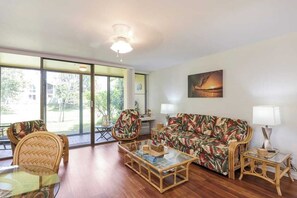 Smart TV, books - Couples Retreat - Getaway to Turtle Bay (Kahuku)