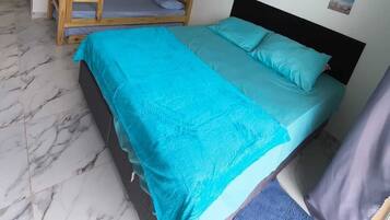 Escrivaninha, espaço de trabalho para notebook, Wi-Fi de cortesia