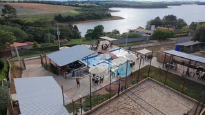 Family Suite, Lanai, Lake View | Pool | Outdoor pool - JK Beach Club Bar e Pousada (Ibiúna)