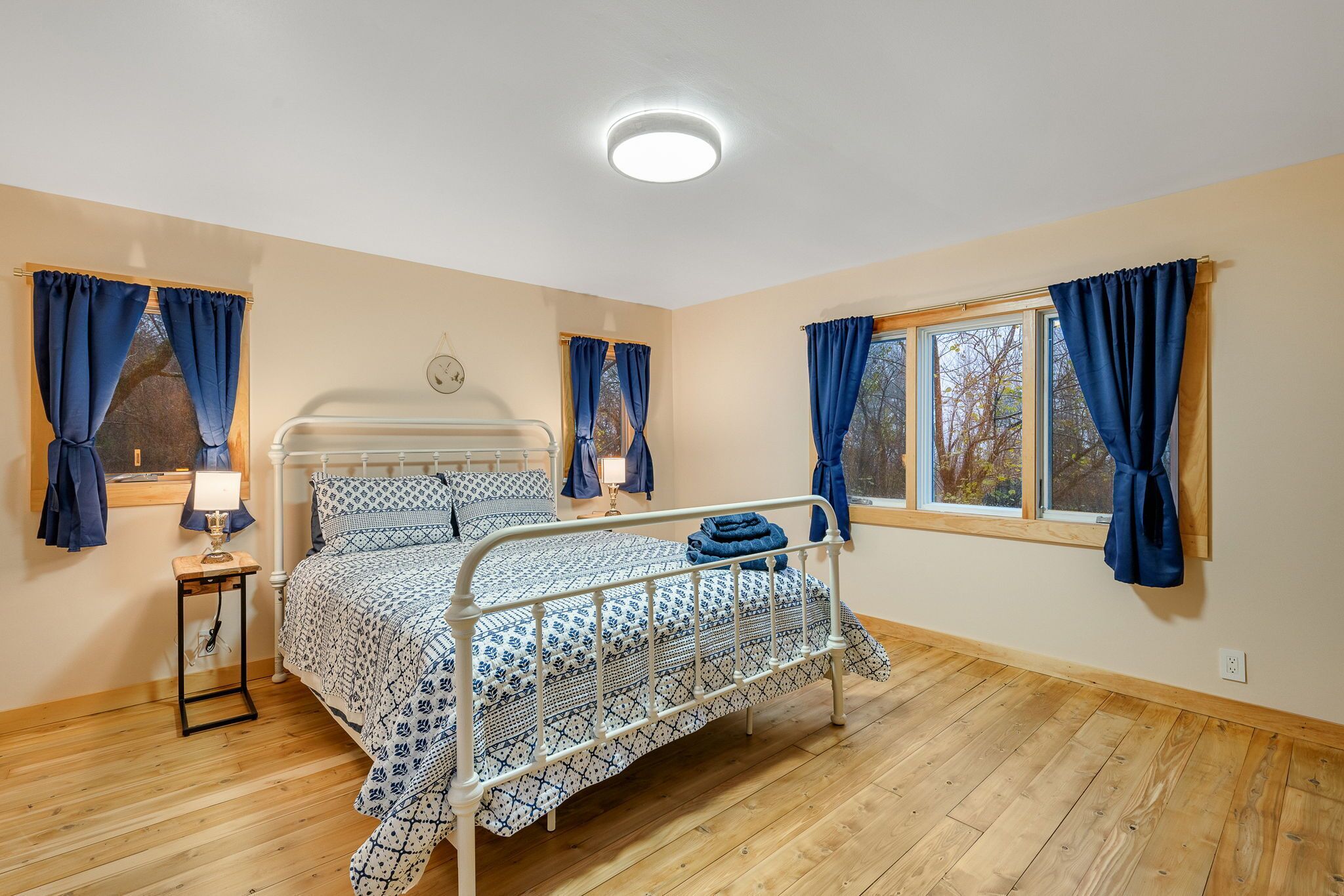 Acesso à internet, roupa de cama