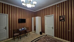 Superior Triple Room | Almari pakaian