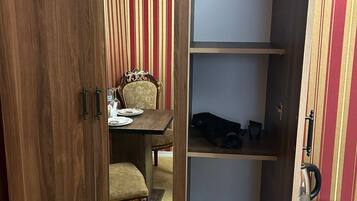 Standard Double Room, Courtyard View | Interior