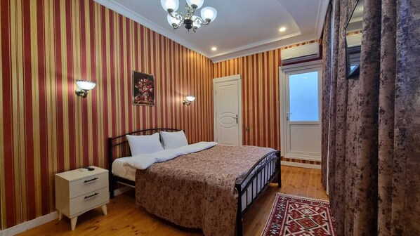In-room safe, desk, laptop workspace, blackout curtains - Silent Stone Hotel (Baku)