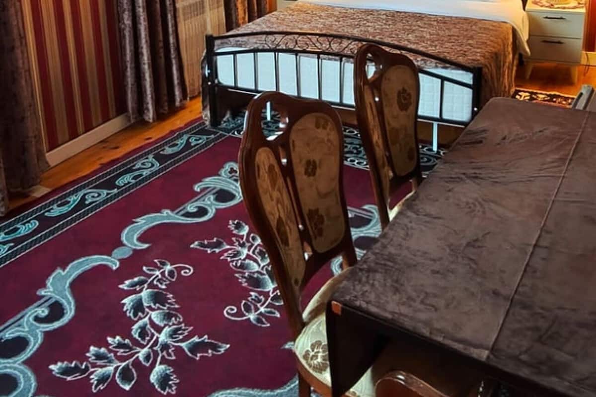 Deluxe kamer, uitzicht op de stad | Televisie