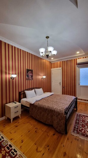 In-room safe, desk, laptop workspace, blackout curtains - Silent Stone Hotel (Baku)