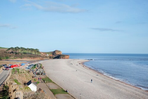 The Roost - Two Bedroom Apartment, Sleeps 3