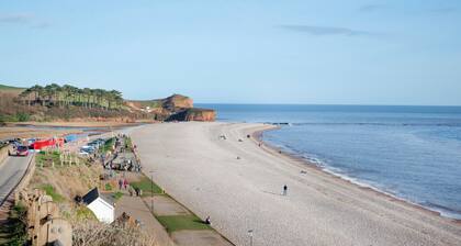 The Roost - Two Bedroom Apartment, Sleeps 3