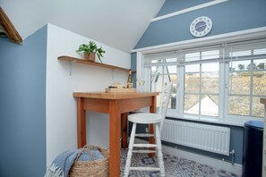 Interior - The Roost - Two Bedroom Apartment, Sleeps 3 (Budleigh Salterton)